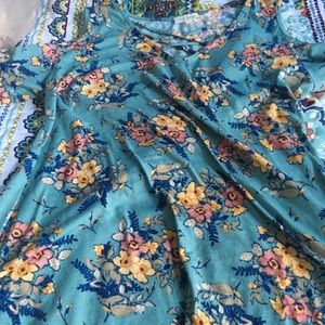 Cold shoulder maternity top 💗